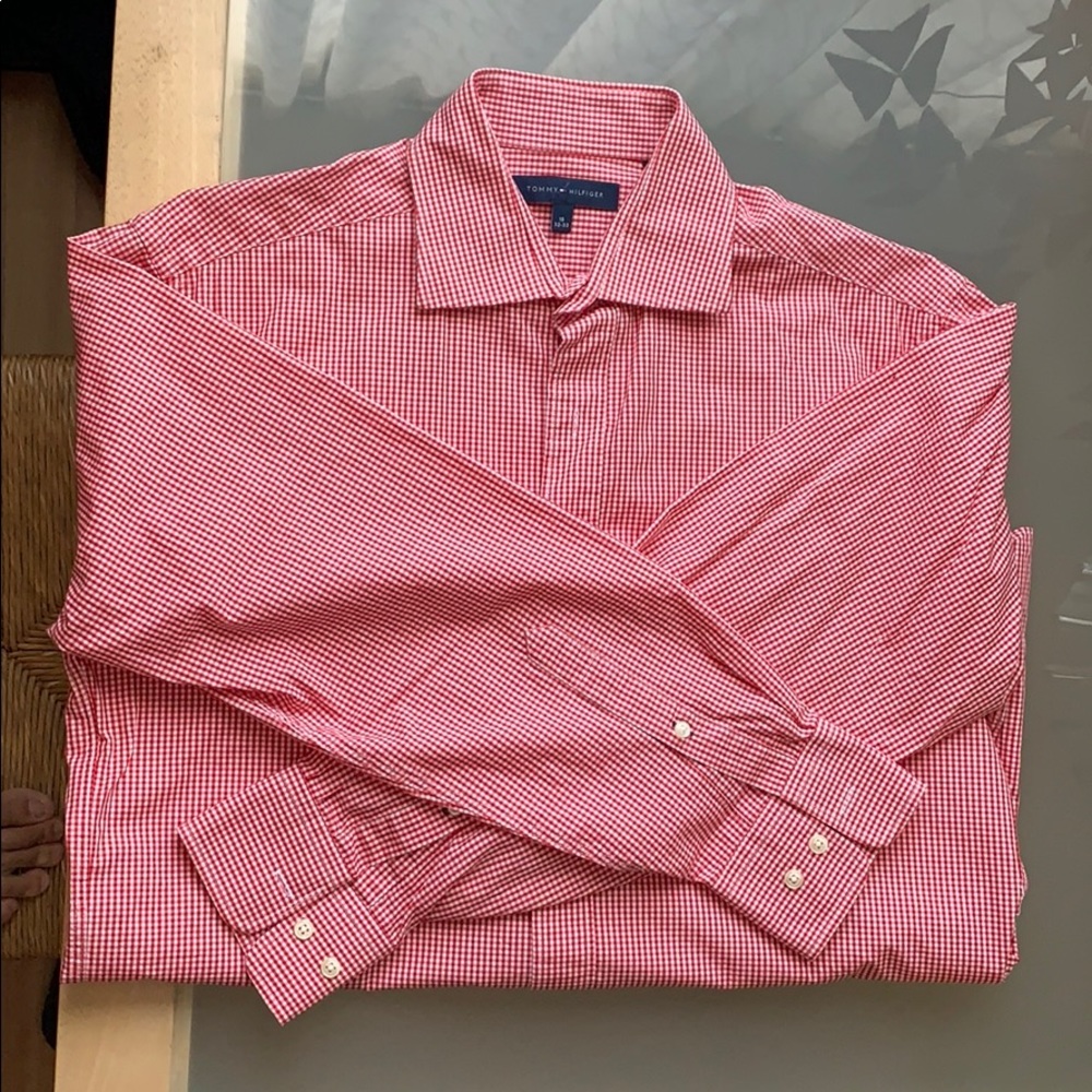 Barely worn Tommy Hilfiger - Long sleeve men’s shirt in plaid red and white